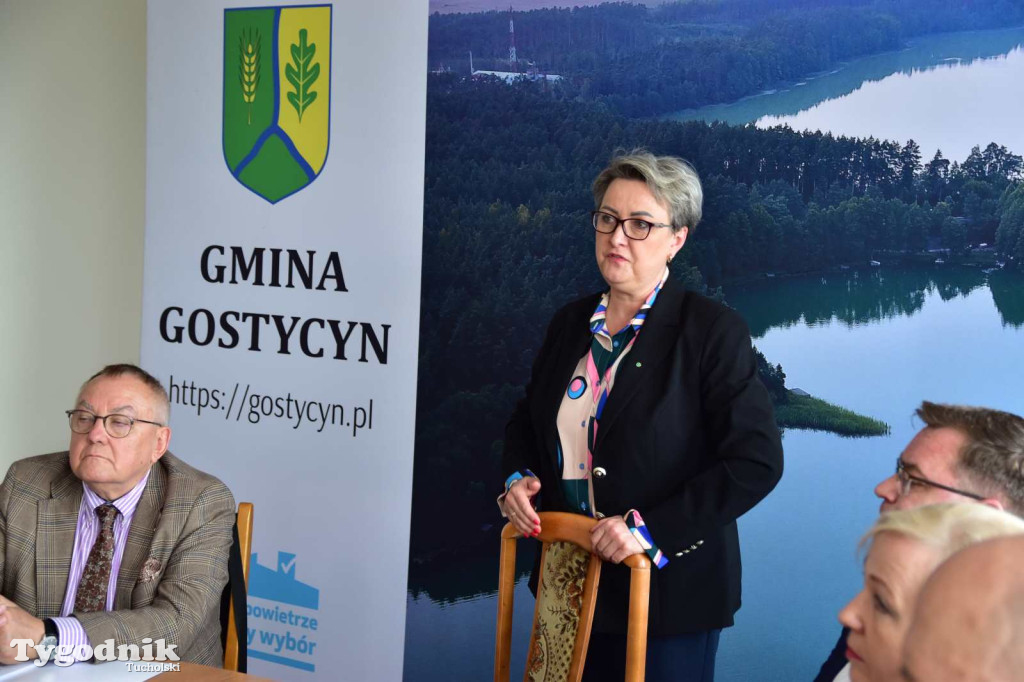 Podpisanie umowy na budowe bloków w Gostycynie