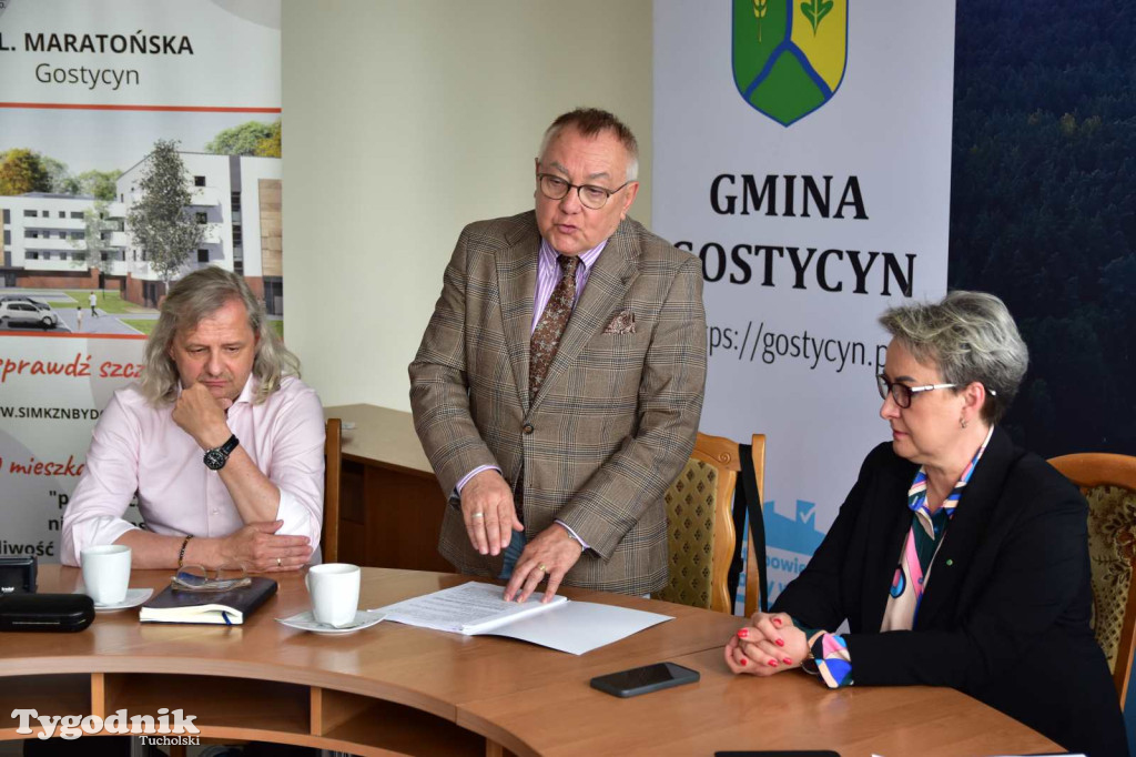 Podpisanie umowy na budowe bloków w Gostycynie