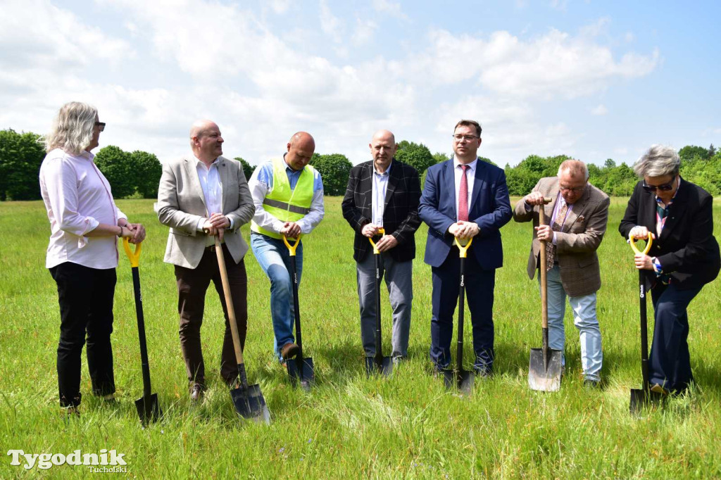 Podpisanie umowy na budowe bloków w Gostycynie