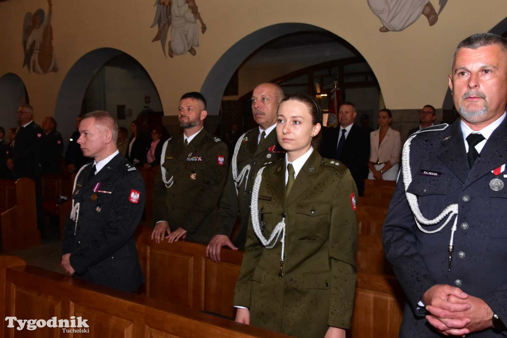 Tuchola: Uroczystość wręczenia sztandaru 11. Wojskowego Oddziału Gospodarczego