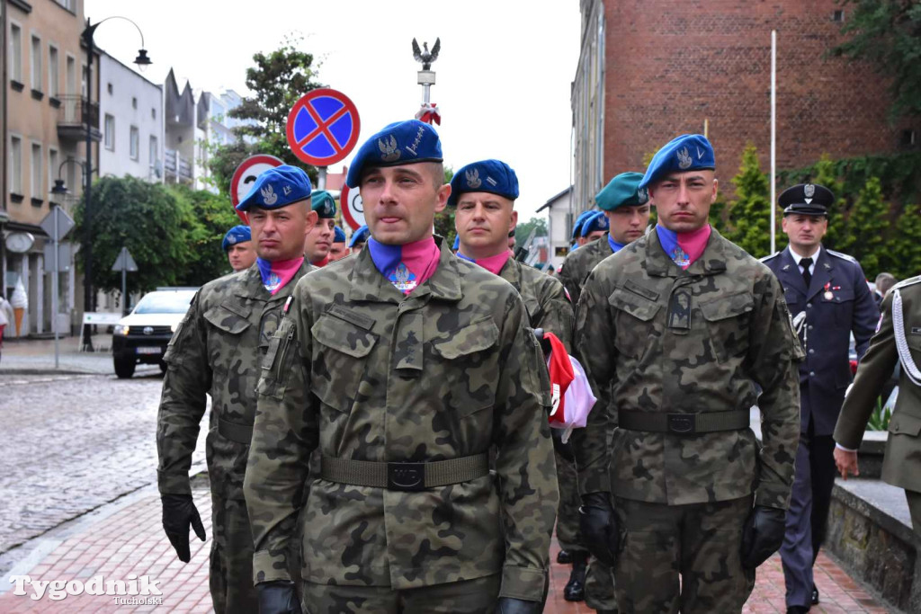Tuchola: Uroczystość wręczenia sztandaru 11. Wojskowego Oddziału Gospodarczego