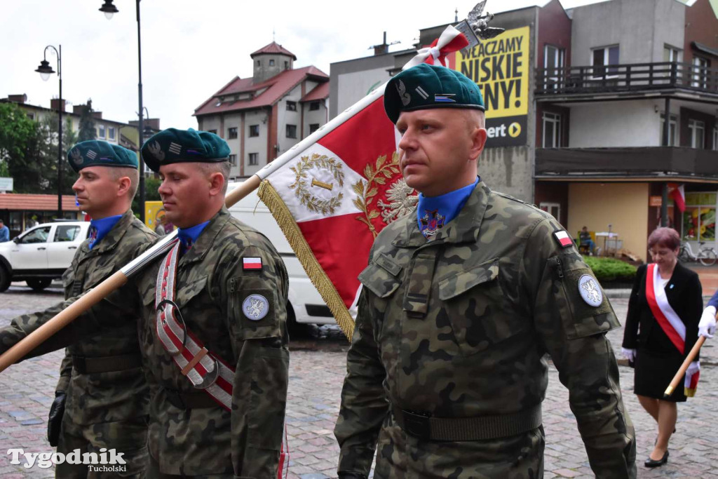 Tuchola: Uroczystość wręczenia sztandaru 11. Wojskowego Oddziału Gospodarczego