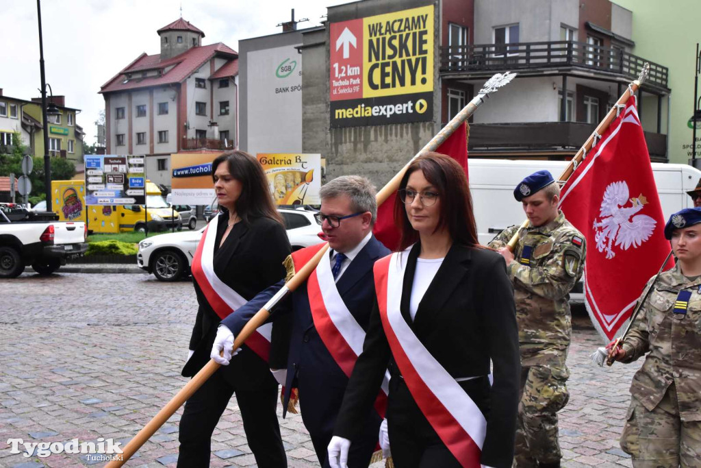 Tuchola: Uroczystość wręczenia sztandaru 11. Wojskowego Oddziału Gospodarczego