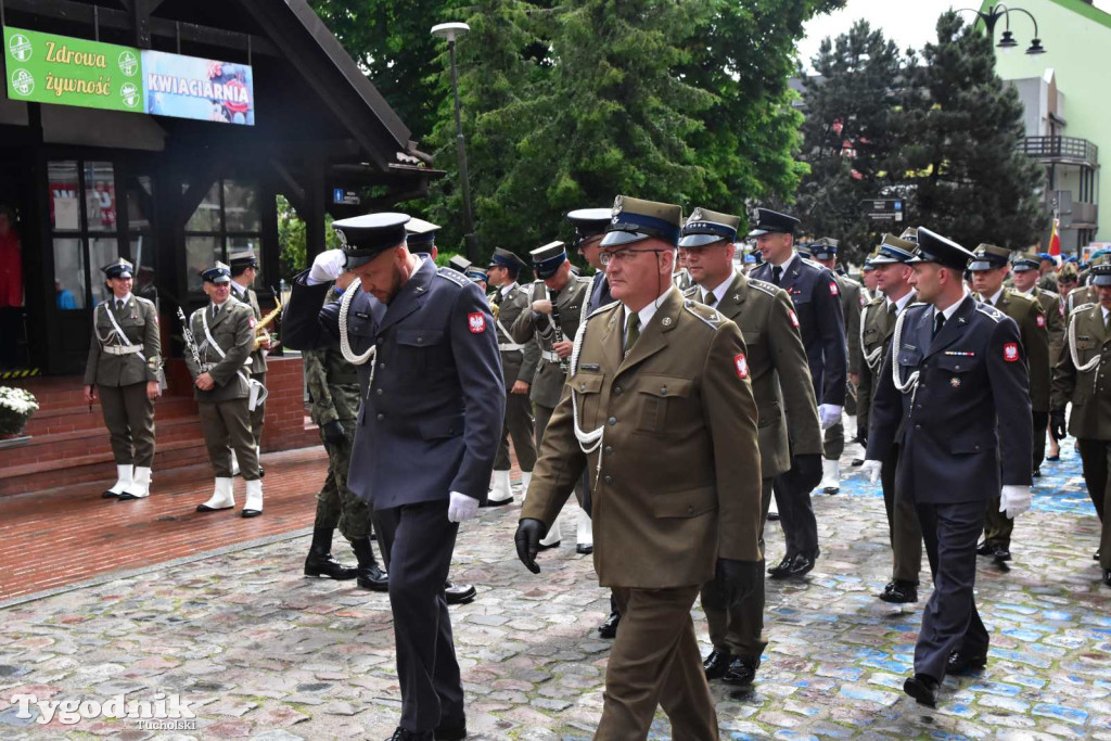 Tuchola: Uroczystość wręczenia sztandaru 11. Wojskowego Oddziału Gospodarczego