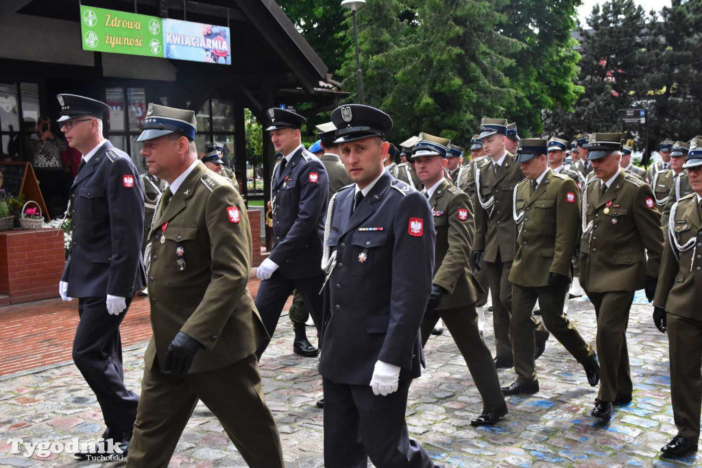 Tuchola: Uroczystość wręczenia sztandaru 11. Wojskowego Oddziału Gospodarczego