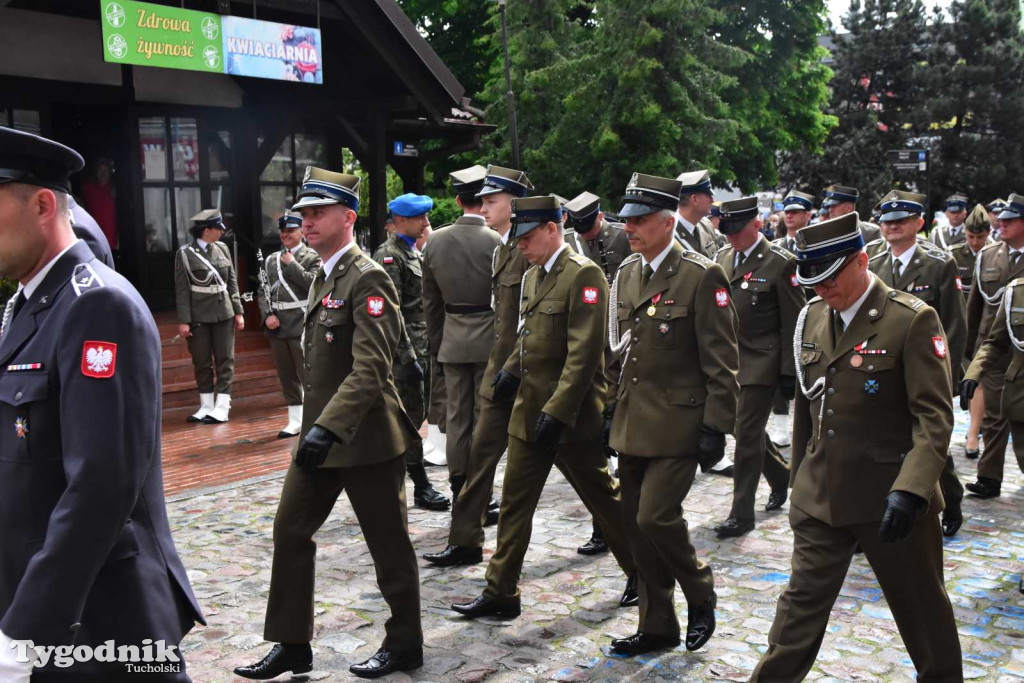 Tuchola: Uroczystość wręczenia sztandaru 11. Wojskowego Oddziału Gospodarczego