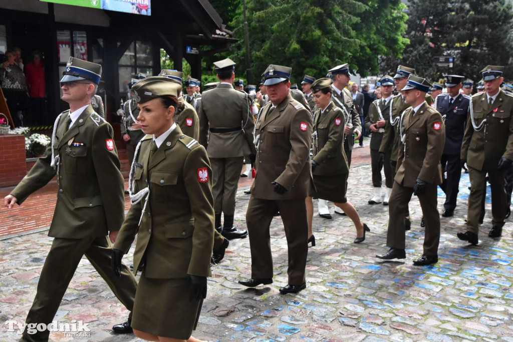 Tuchola: Uroczystość wręczenia sztandaru 11. Wojskowego Oddziału Gospodarczego
