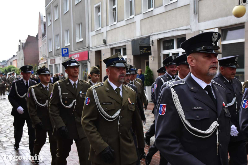 Tuchola: Uroczystość wręczenia sztandaru 11. Wojskowego Oddziału Gospodarczego