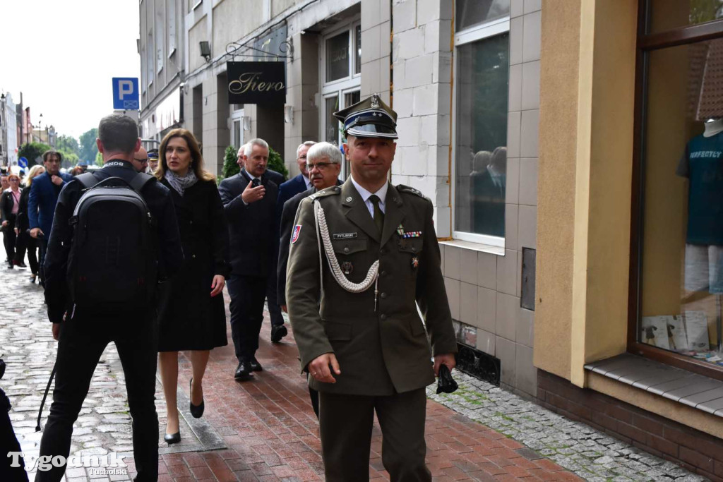 Tuchola: Uroczystość wręczenia sztandaru 11. Wojskowego Oddziału Gospodarczego