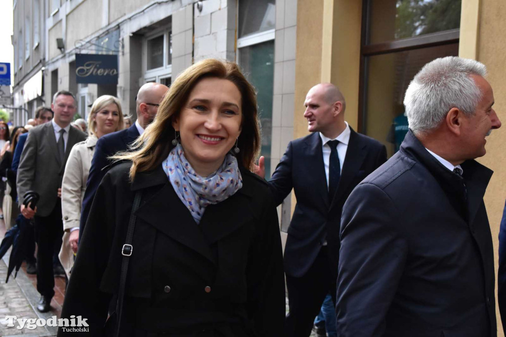 Tuchola: Uroczystość wręczenia sztandaru 11. Wojskowego Oddziału Gospodarczego