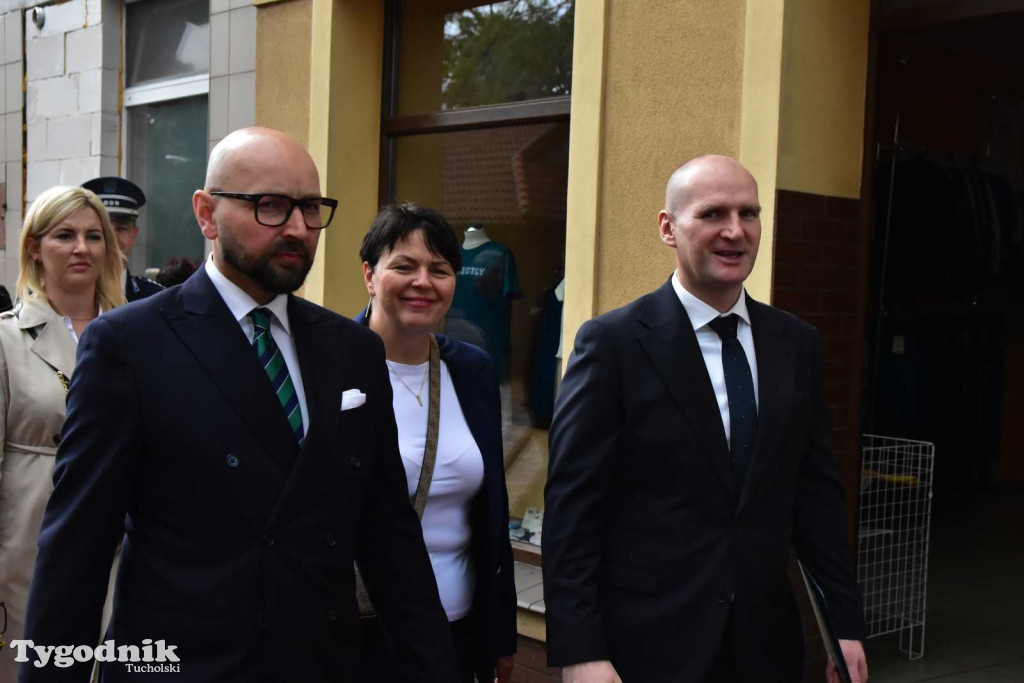 Tuchola: Uroczystość wręczenia sztandaru 11. Wojskowego Oddziału Gospodarczego