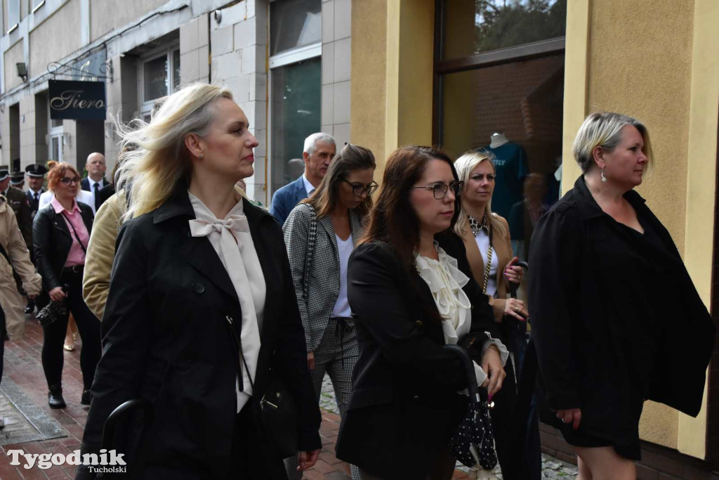 Tuchola: Uroczystość wręczenia sztandaru 11. Wojskowego Oddziału Gospodarczego