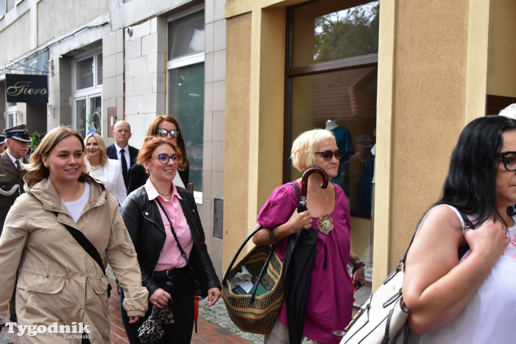 Tuchola: Uroczystość wręczenia sztandaru 11. Wojskowego Oddziału Gospodarczego