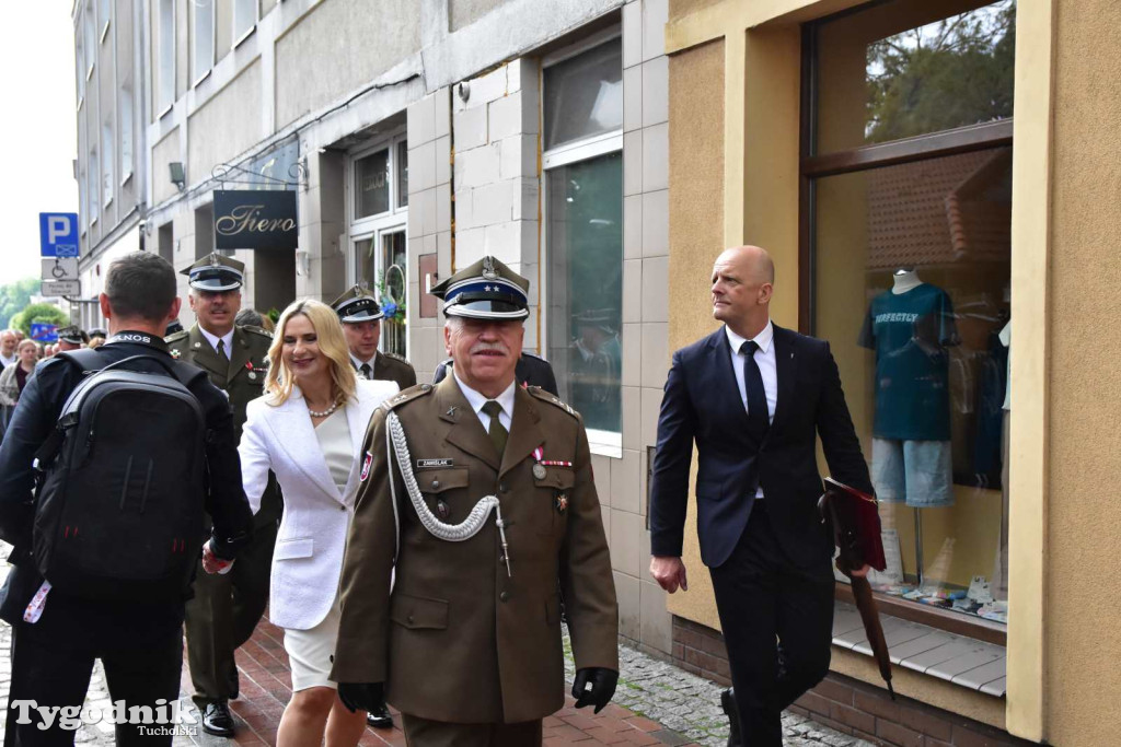 Tuchola: Uroczystość wręczenia sztandaru 11. Wojskowego Oddziału Gospodarczego