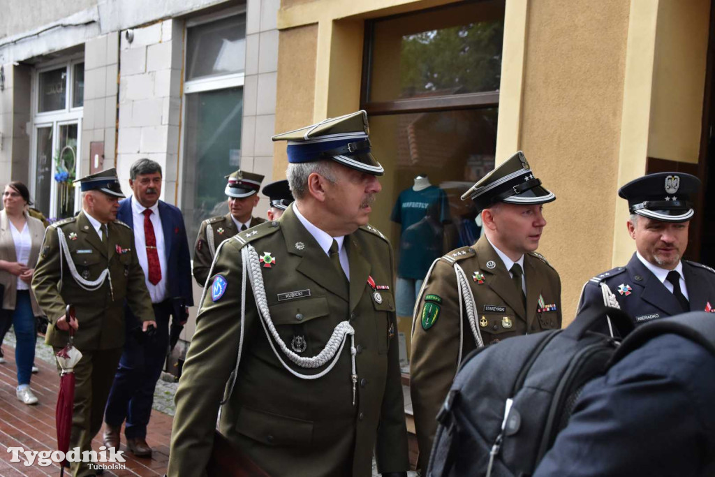 Tuchola: Uroczystość wręczenia sztandaru 11. Wojskowego Oddziału Gospodarczego