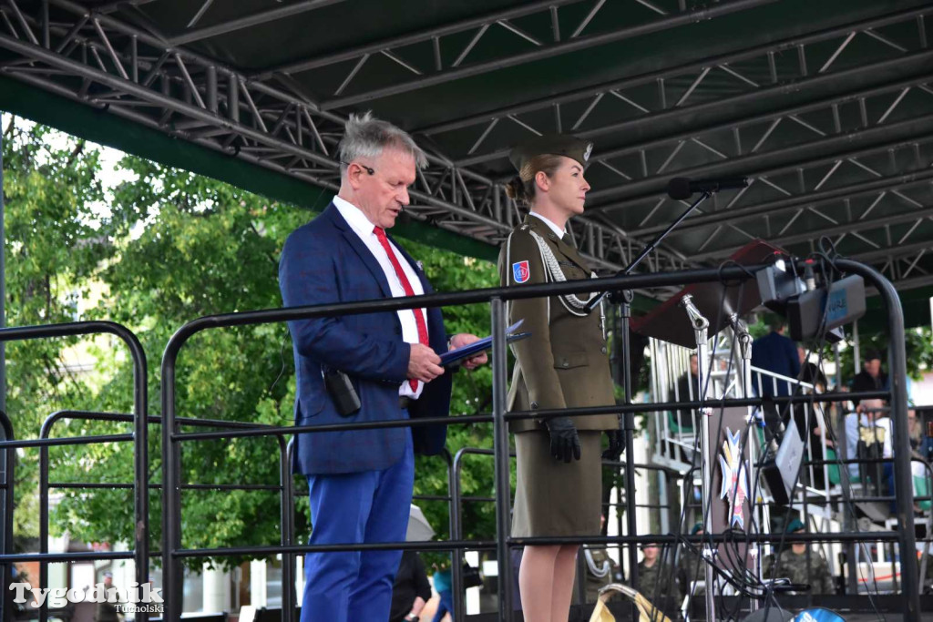 Tuchola: Uroczystość wręczenia sztandaru 11. Wojskowego Oddziału Gospodarczego
