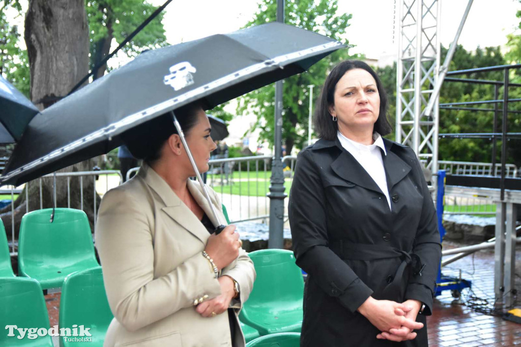 Tuchola: Uroczystość wręczenia sztandaru 11. Wojskowego Oddziału Gospodarczego