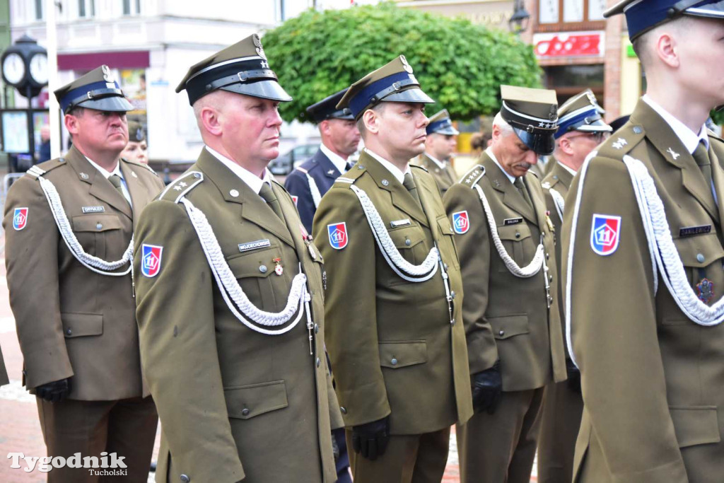 Tuchola: Uroczystość wręczenia sztandaru 11. Wojskowego Oddziału Gospodarczego