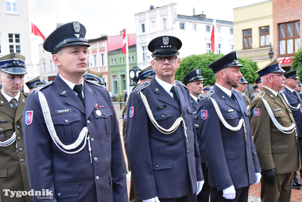 Tuchola: Uroczystość wręczenia sztandaru 11. Wojskowego Oddziału Gospodarczego
