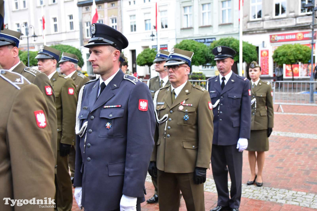 Tuchola: Uroczystość wręczenia sztandaru 11. Wojskowego Oddziału Gospodarczego
