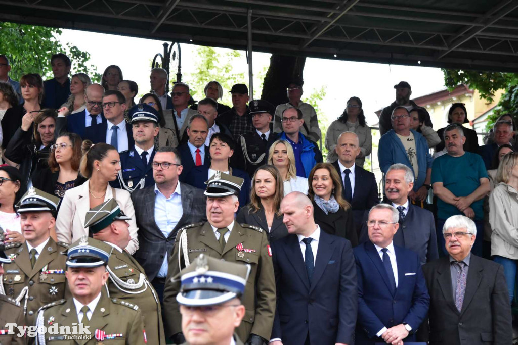 Tuchola: Uroczystość wręczenia sztandaru 11. Wojskowego Oddziału Gospodarczego