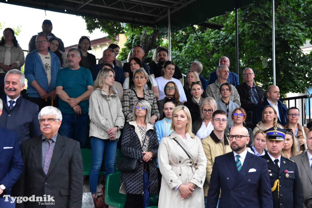 Tuchola: Uroczystość wręczenia sztandaru 11. Wojskowego Oddziału Gospodarczego
