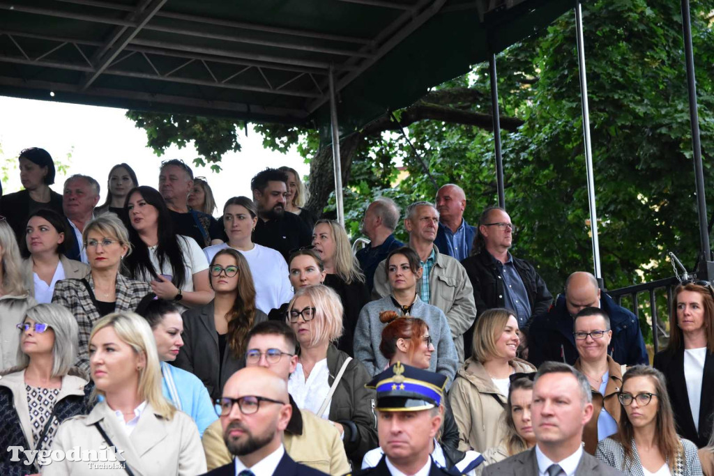 Tuchola: Uroczystość wręczenia sztandaru 11. Wojskowego Oddziału Gospodarczego