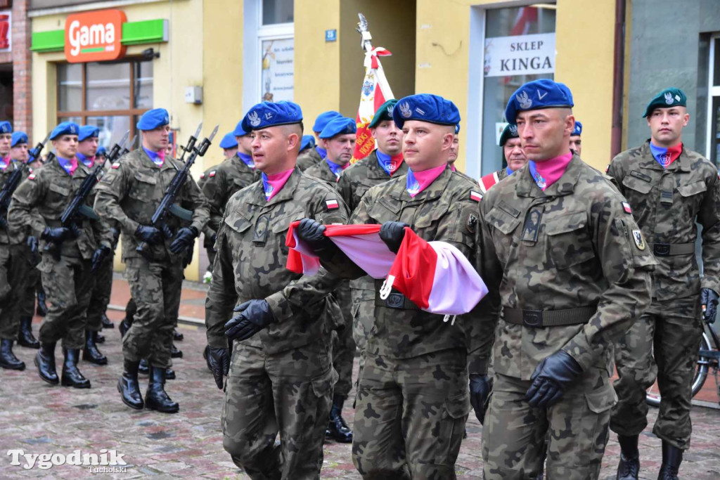Tuchola: Uroczystość wręczenia sztandaru 11. Wojskowego Oddziału Gospodarczego