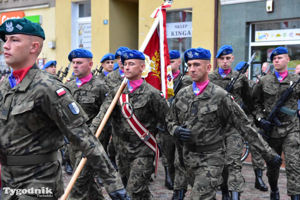 Tuchola: Uroczystość wręczenia sztandaru 11. Wojskowego Oddziału Gospodarczego