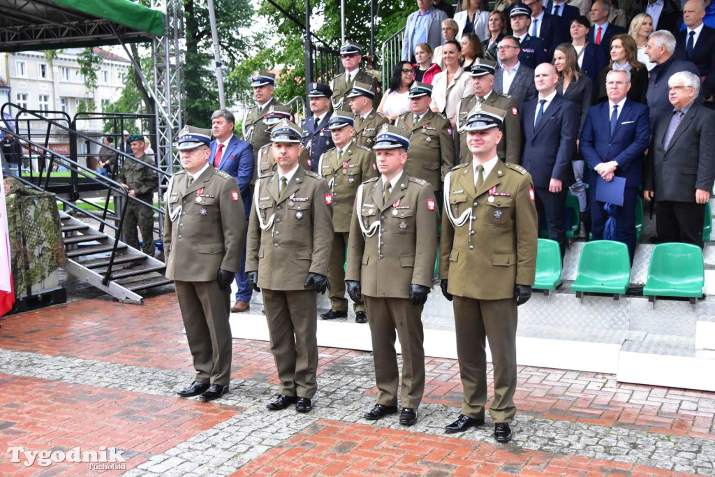 Tuchola: Uroczystość wręczenia sztandaru 11. Wojskowego Oddziału Gospodarczego