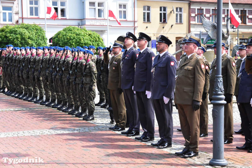 Tuchola: Uroczystość wręczenia sztandaru 11. Wojskowego Oddziału Gospodarczego