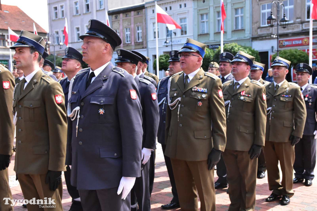 Tuchola: Uroczystość wręczenia sztandaru 11. Wojskowego Oddziału Gospodarczego