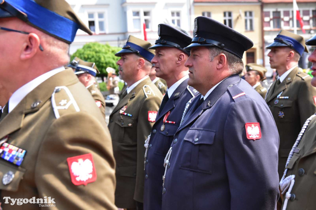 Tuchola: Uroczystość wręczenia sztandaru 11. Wojskowego Oddziału Gospodarczego