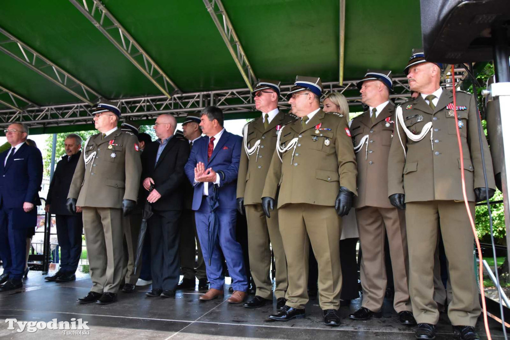 Tuchola: Uroczystość wręczenia sztandaru 11. Wojskowego Oddziału Gospodarczego