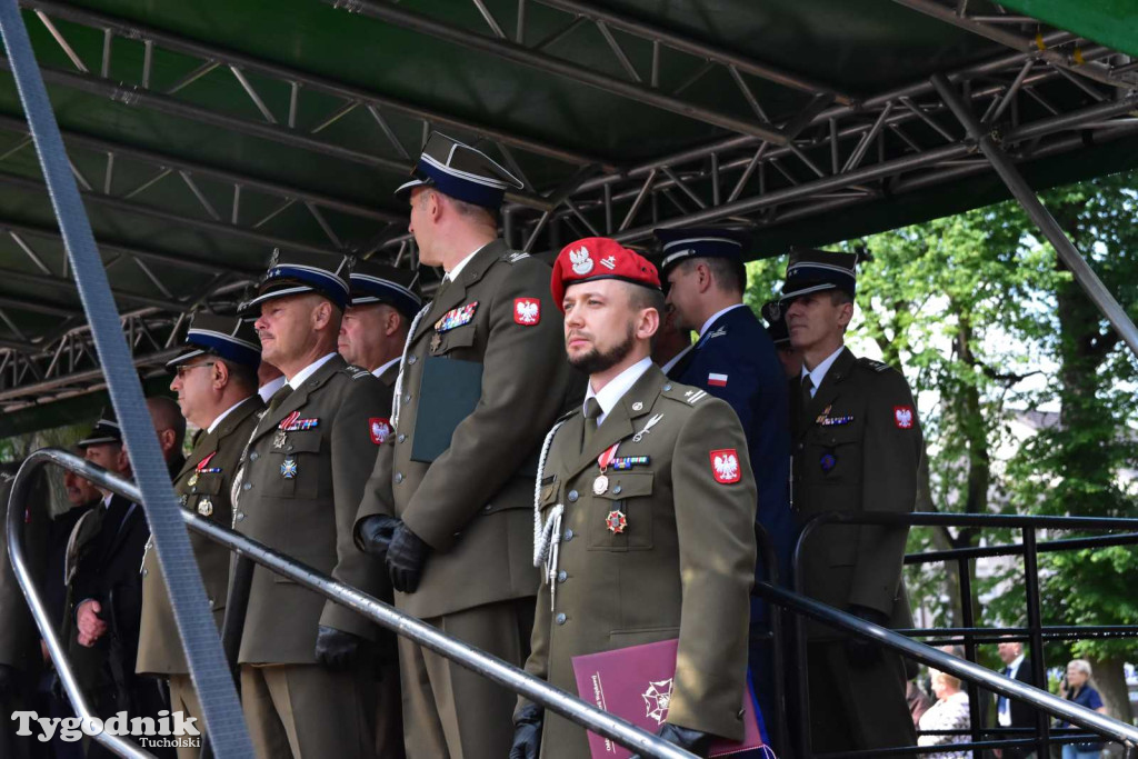 Tuchola: Uroczystość wręczenia sztandaru 11. Wojskowego Oddziału Gospodarczego