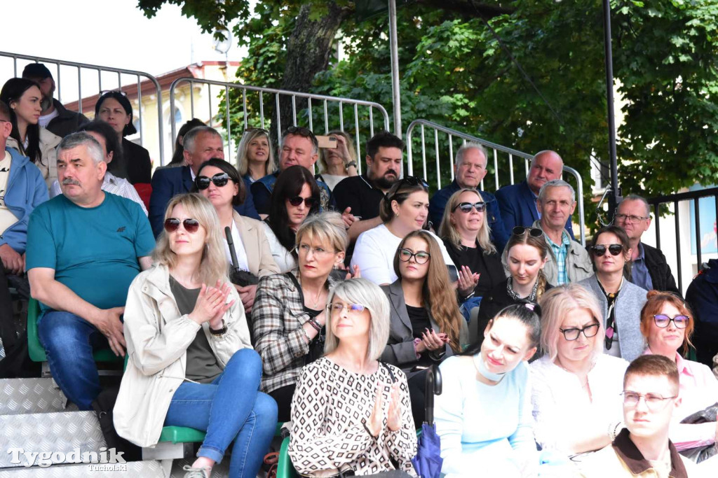 Tuchola: Uroczystość wręczenia sztandaru 11. Wojskowego Oddziału Gospodarczego