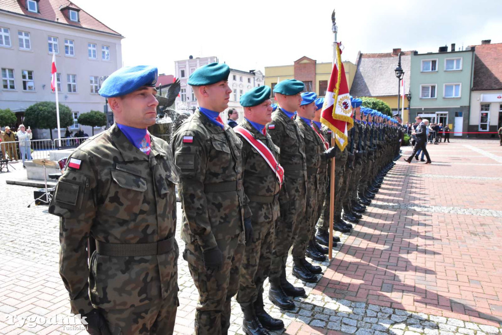 Tuchola: Uroczystość wręczenia sztandaru 11. Wojskowego Oddziału Gospodarczego