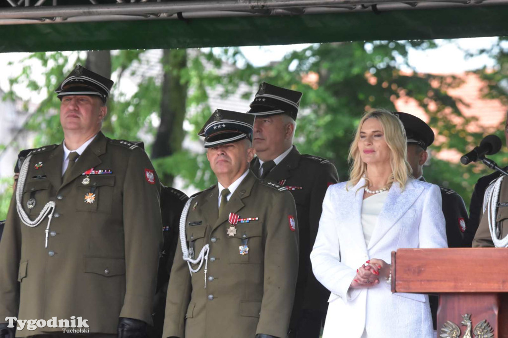 Tuchola: Uroczystość wręczenia sztandaru 11. Wojskowego Oddziału Gospodarczego