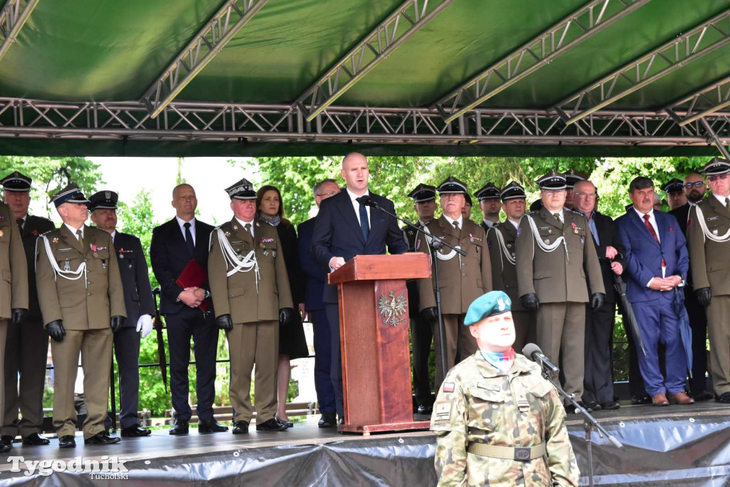 Tuchola: Uroczystość wręczenia sztandaru 11. Wojskowego Oddziału Gospodarczego