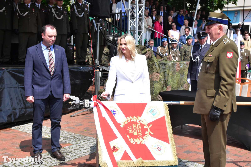Tuchola: Uroczystość wręczenia sztandaru 11. Wojskowego Oddziału Gospodarczego