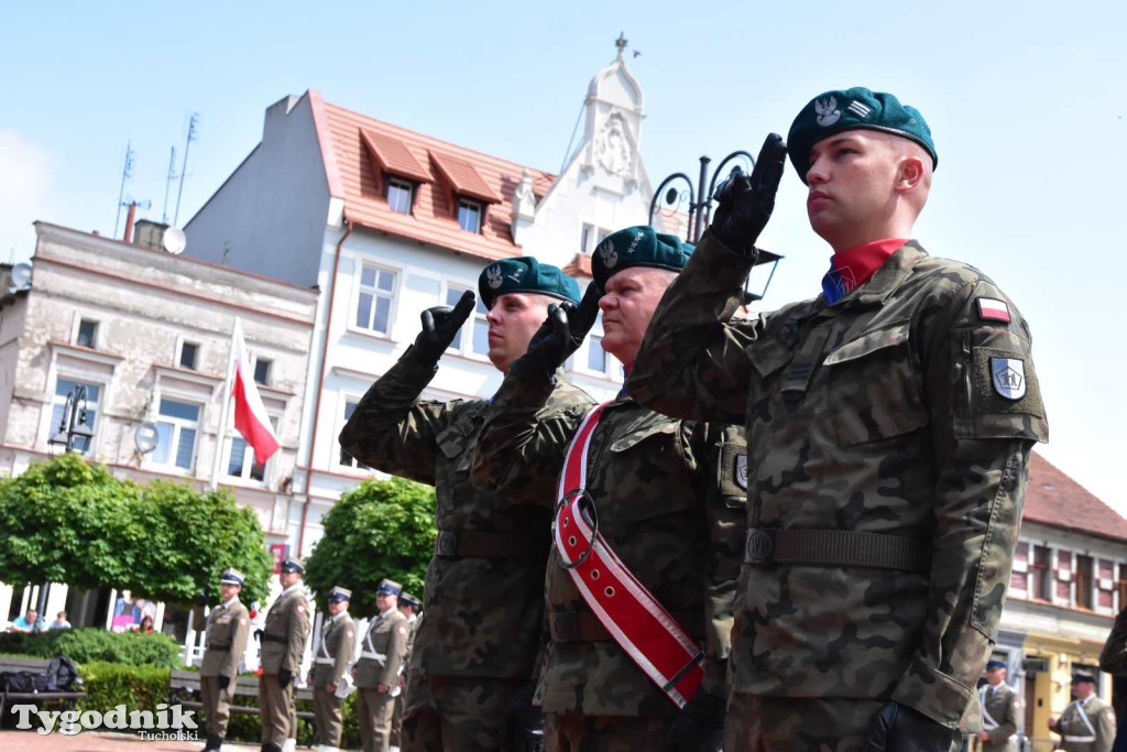Tuchola: Uroczystość wręczenia sztandaru 11. Wojskowego Oddziału Gospodarczego
