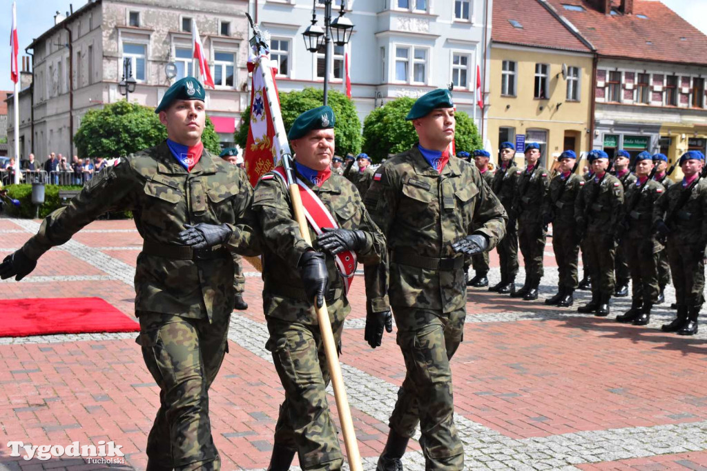 Tuchola: Uroczystość wręczenia sztandaru 11. Wojskowego Oddziału Gospodarczego