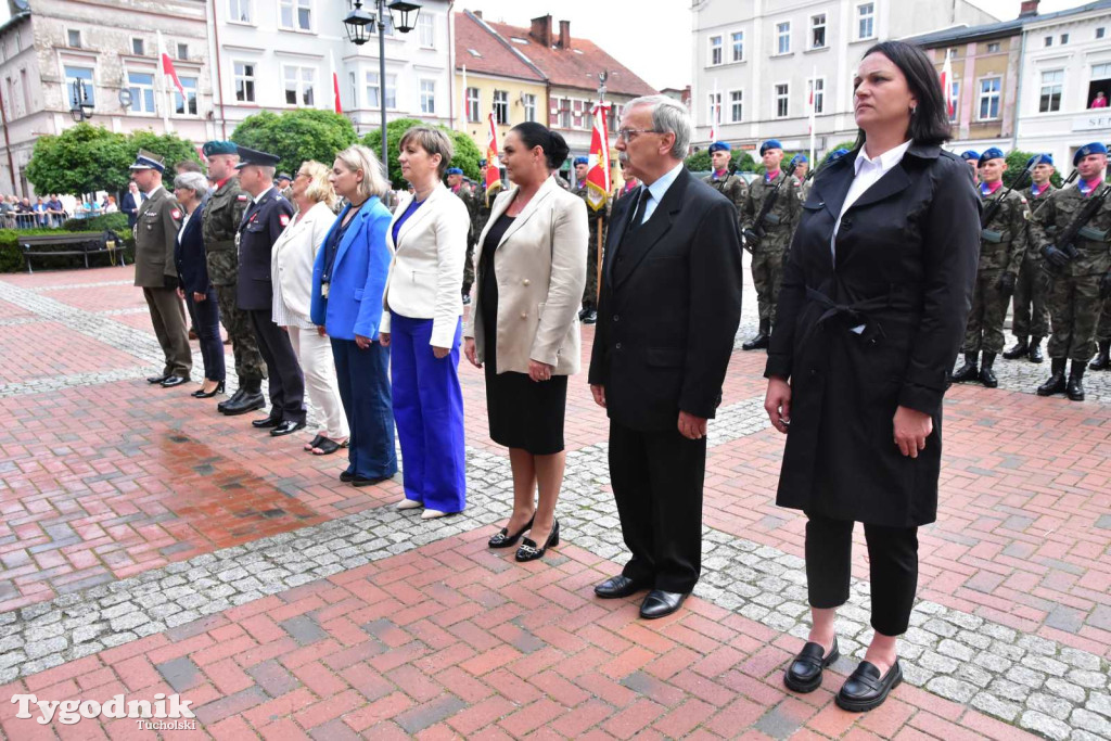 Tuchola: Uroczystość wręczenia sztandaru 11. Wojskowego Oddziału Gospodarczego