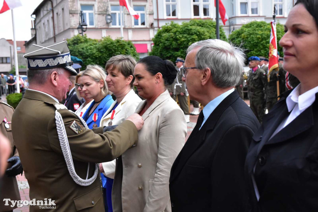 Tuchola: Uroczystość wręczenia sztandaru 11. Wojskowego Oddziału Gospodarczego