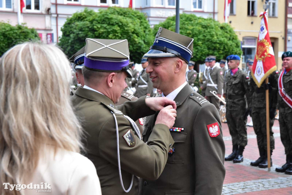 Tuchola: Uroczystość wręczenia sztandaru 11. Wojskowego Oddziału Gospodarczego