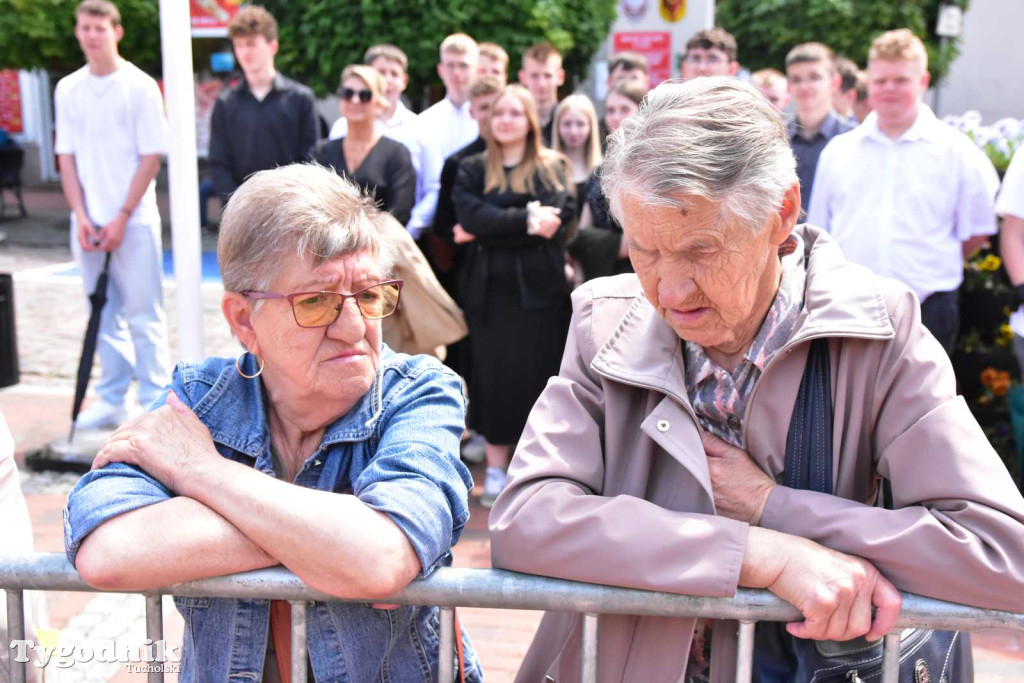 Tuchola: Uroczystość wręczenia sztandaru 11. Wojskowego Oddziału Gospodarczego
