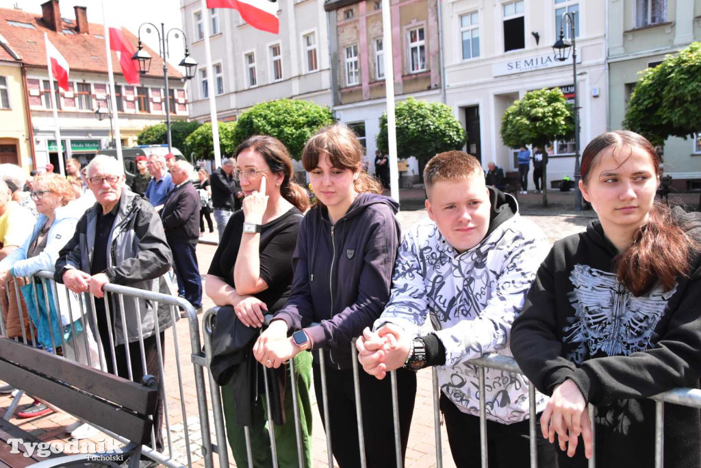 Tuchola: Uroczystość wręczenia sztandaru 11. Wojskowego Oddziału Gospodarczego
