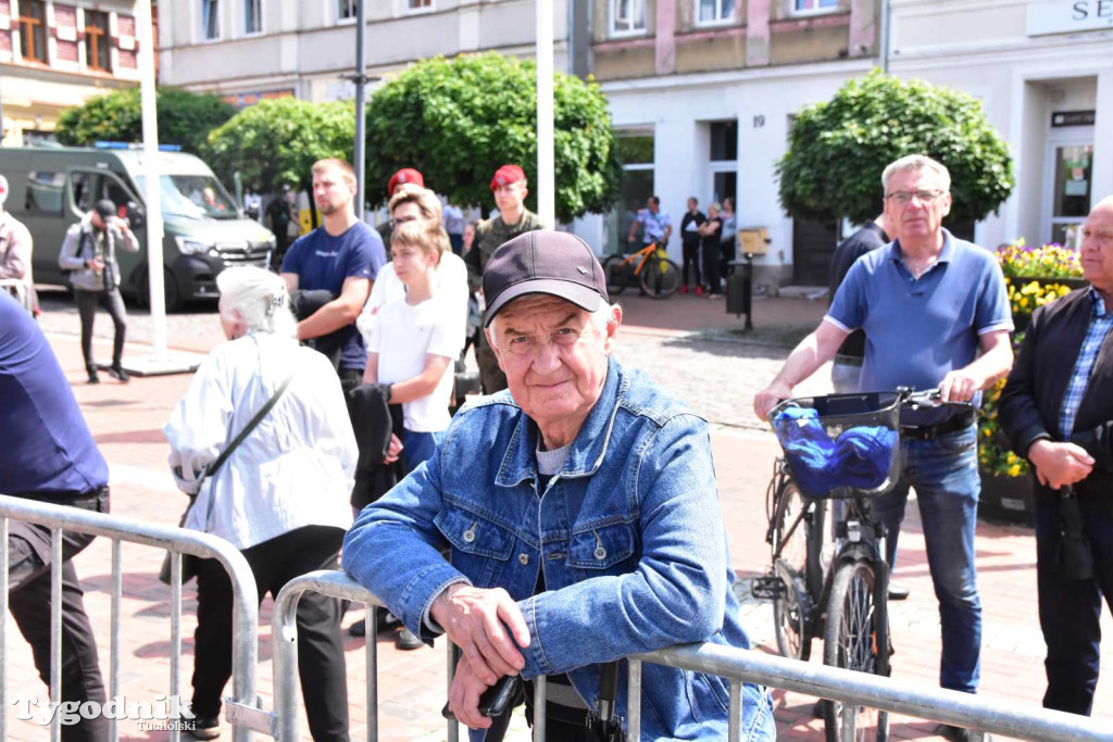 Tuchola: Uroczystość wręczenia sztandaru 11. Wojskowego Oddziału Gospodarczego
