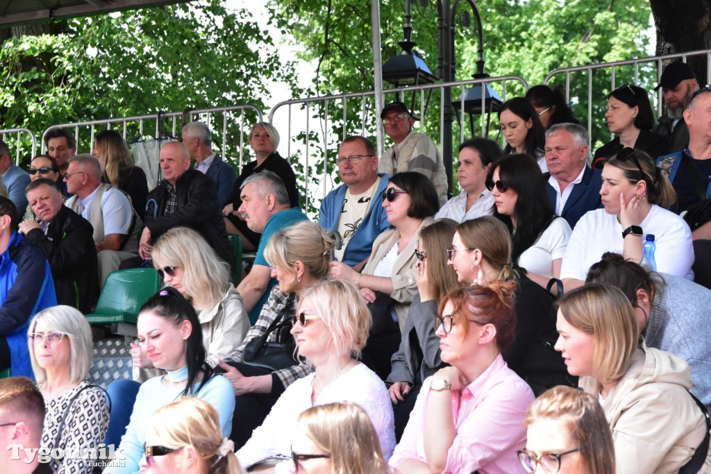 Tuchola: Uroczystość wręczenia sztandaru 11. Wojskowego Oddziału Gospodarczego