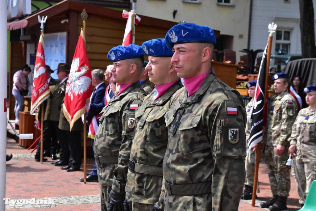 Tuchola: Uroczystość wręczenia sztandaru 11. Wojskowego Oddziału Gospodarczego